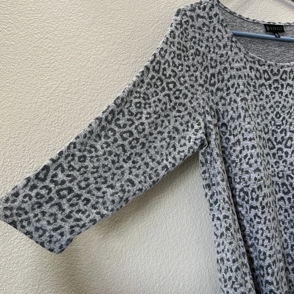 Leopard print soft top. Size 1X - Picture 3 of 5